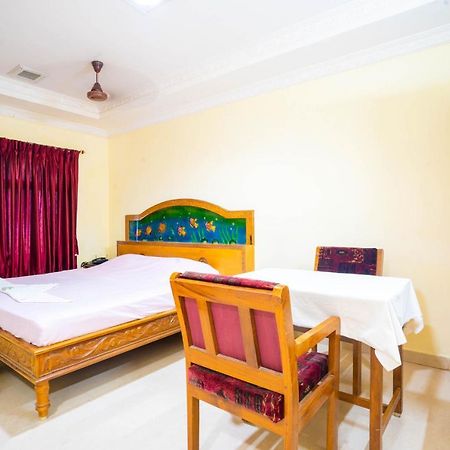 Hotel Tamilnadu, Courtallam I Kuttālam Kültér fotó